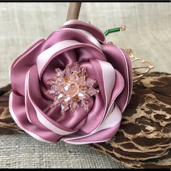 Beautiful handmade rose brooch - Picture 6 of 8